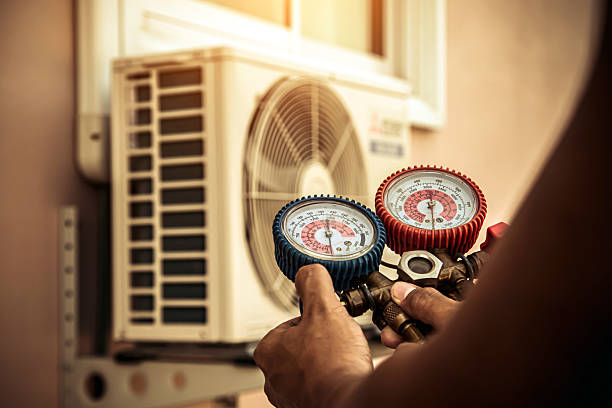 Professional Heat Pump Repair technician working in Cerulean, KY